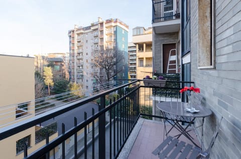 Neighbourhood, Balcony/Terrace