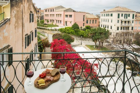 Balcony/Terrace, City view