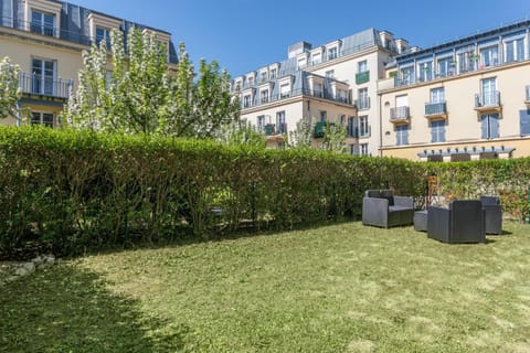 Nice Apartment Garden - 5 min DISNEYLAND Paris - Val d'Europe Center Copropriété in Chessy