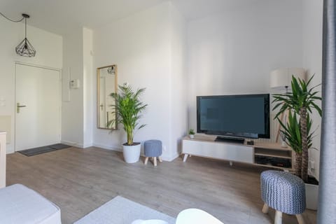 Nice Apartment Garden - 5 min DISNEYLAND Paris - Val d'Europe Center Condo in Chessy