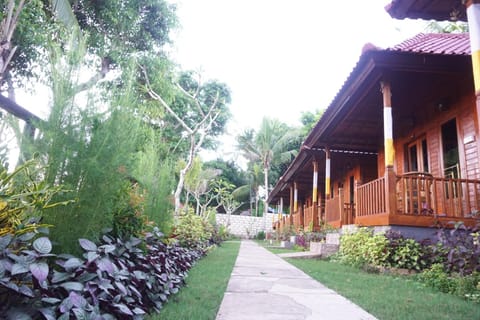 Property building, Facade/entrance, Garden