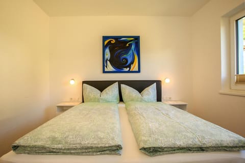 Bed, Garden view, Landmark view, Mountain view, River view