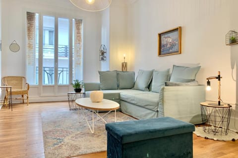 The sweet Jaurès Spacious T4 city centre tramway Balcony #J0 Condo in Grenoble