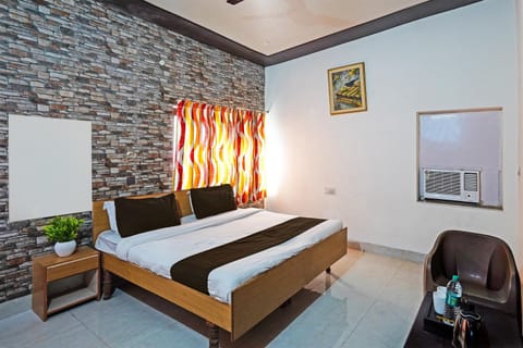 OYO Flagship Cozy Homestay Hotel in Dehradun
