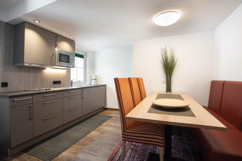 Kitchen or kitchenette, Seating area, Dining area