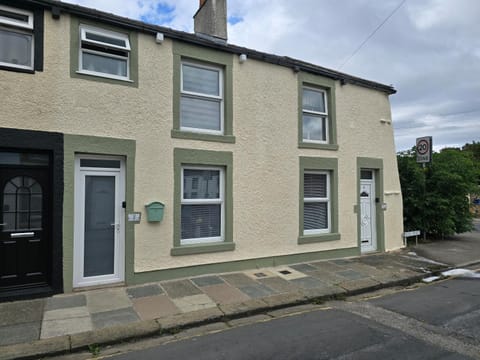 Property building, Day, Neighbourhood, Street view