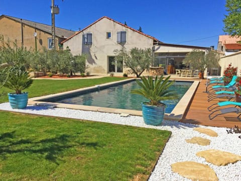 Large family home with private pool in Vignères, 10 sleeps. Villa in Le Thor