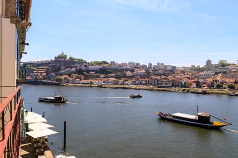 Oporto Home - River Front Condo in Porto