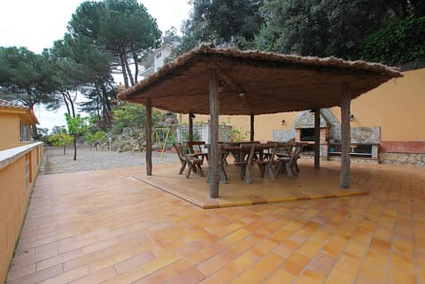 Patio, BBQ facilities