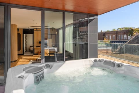 Hot Tub, Balcony/Terrace