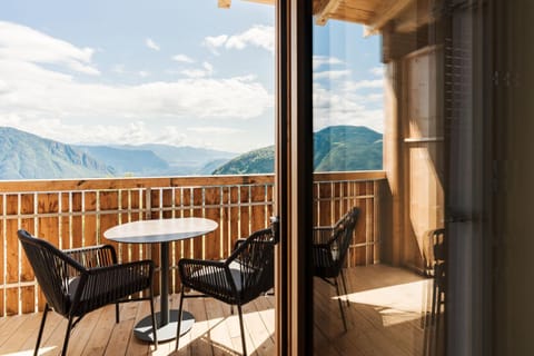 Natural landscape, View (from property/room), Balcony/Terrace, Seating area, Dining area, Mountain view