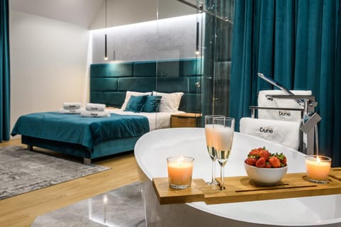 Bed, Bathroom, Photo of the whole room, Bedroom, Food, Bath