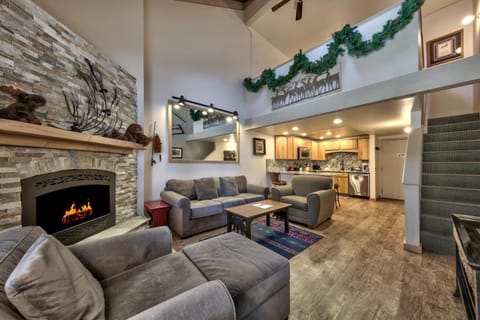 Newly Remodeled 1 Bed and Loft at Lakeland Village Copropriété in South Lake Tahoe