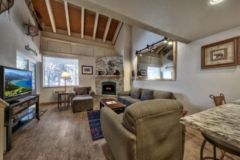 Newly Remodeled 1 Bed and Loft at Lakeland Village Copropriété in South Lake Tahoe