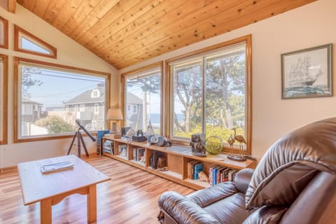 Nelscott Flat House in Lincoln City