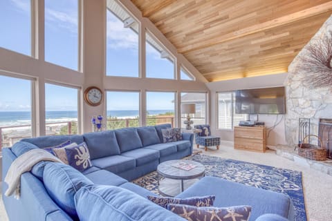 Neptune Lookout House in Lincoln City