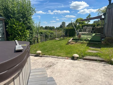 Willowbank shepherds hut Farm Stay in Taunton Deane