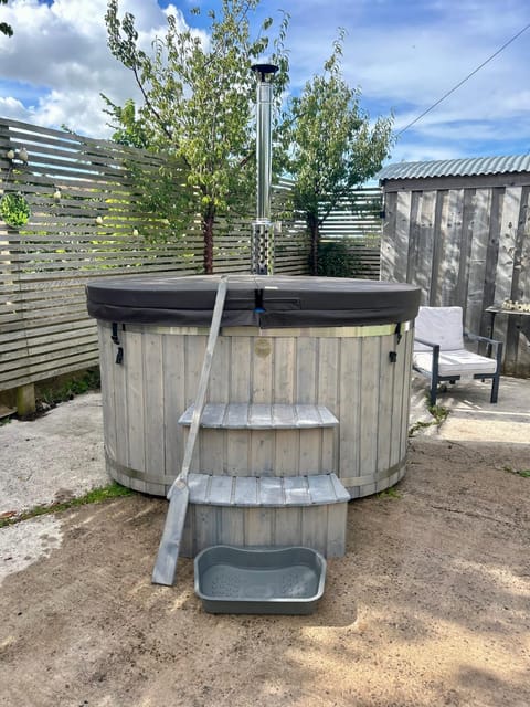 Willowbank shepherds hut Farm Stay in Taunton Deane