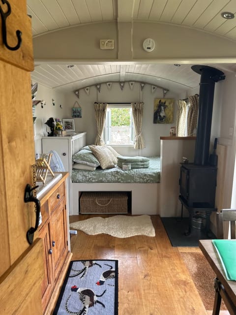 Willowbank shepherds hut Farm Stay in Taunton Deane