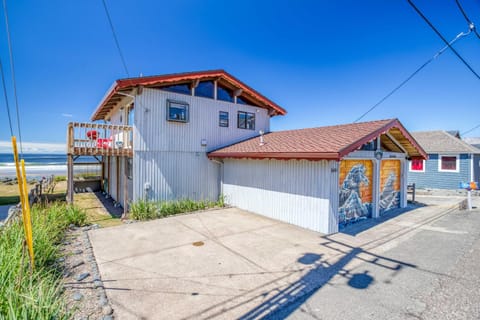 On The Beach House in Lincoln City