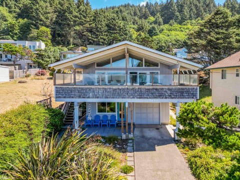 Captain's Quarters House in Lincoln City