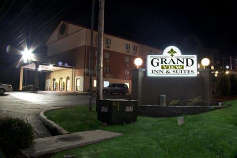 Grand View Inn & Suites Hotel in Branson