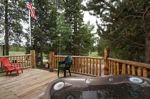 Trappers Chalet by KABINO Luxury Mountain Lodge Hot Tub Close to Yellowstone and Harriman Park Grill WiFi House in Idaho