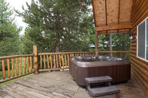 Trappers Chalet by KABINO Luxury Mountain Lodge Hot Tub Close to Yellowstone and Harriman Park Grill WiFi Haus in Idaho