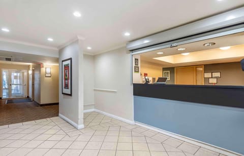 Extended Stay America Select Suites - Chicago - Westmont - Oak Brook Hotel in Westmont