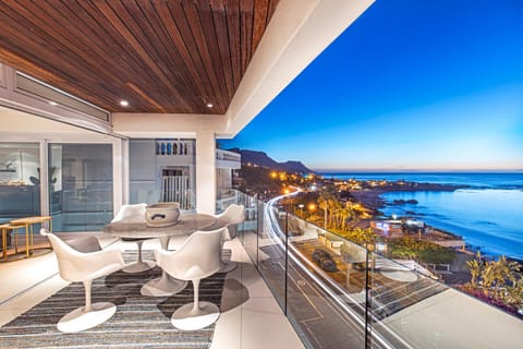 Clifton YOLO Spaces - Clifton Beachfront Penthouse Condo in Cape Town