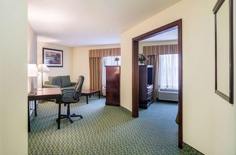 Quality Inn and Suites Harvey Hotel in Indiana