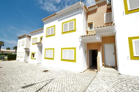 4 bedroom town house Vale de Parra, close to Gale AT22 Villa in Guia