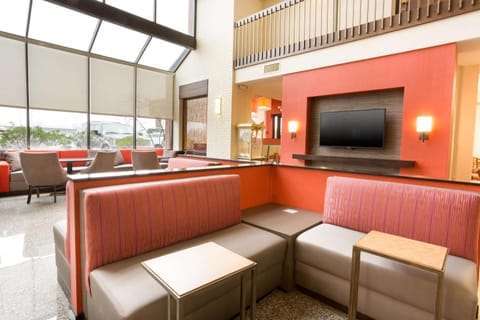 Drury Inn & Suites St. Louis Airport Hotel in Edmundson