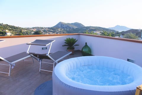 Hot Tub, Balcony/Terrace, Swimming pool