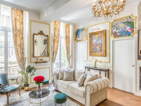 Living room, Decorative detail, Seating area