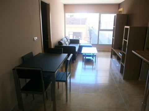 Kitchen or kitchenette, Seating area, Dining area