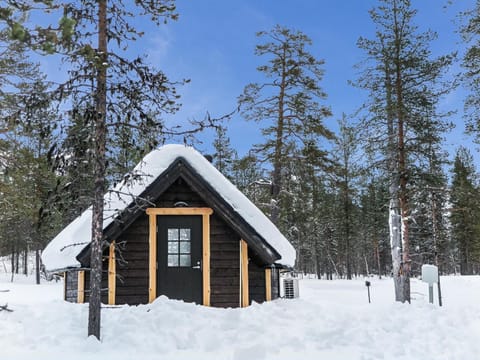 Holiday Home Arctic light hut by Interhome House in Lapland