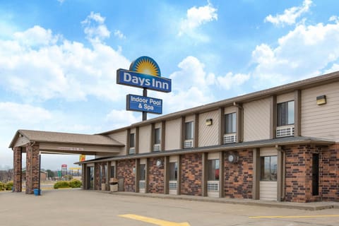 Days Inn by Wyndham Salina I-70 Motel in Salina