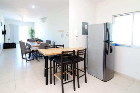 Kitchen or kitchenette, Photo of the whole room, Dining area