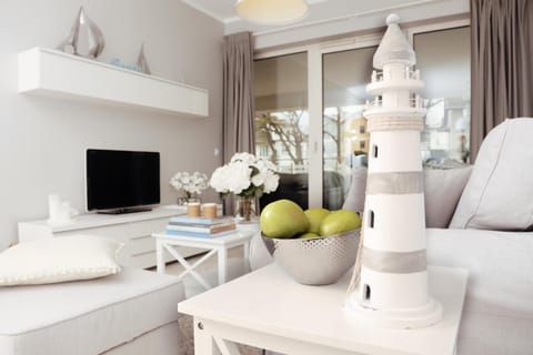 Biały apartament z tarasem w Playa Baltis Condominio in Miedzyzdroje