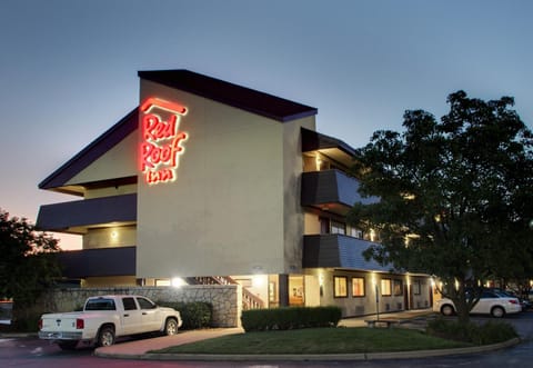 Red Roof Inn St Louis - Westport Motel in Maryland Heights