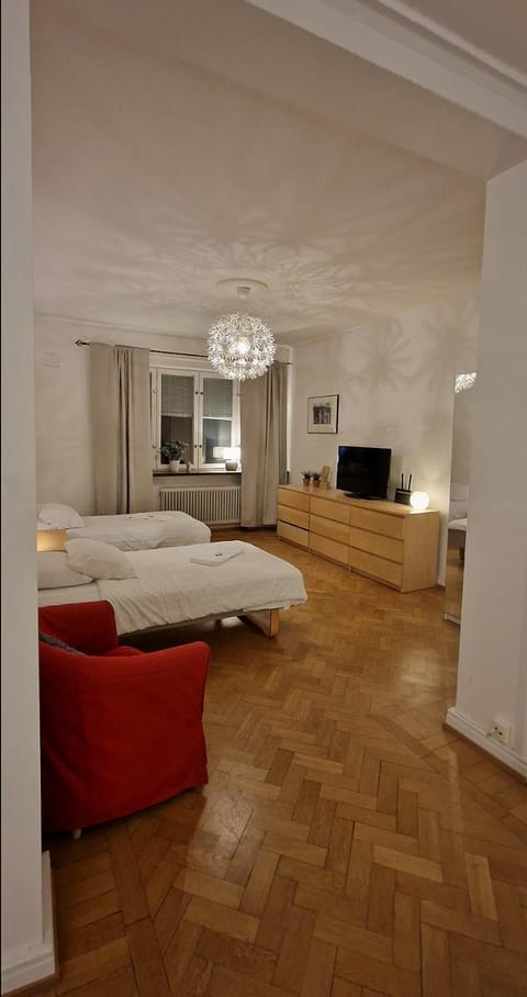 Bed, TV and multimedia, Living room, Photo of the whole room, Bedroom, Internal: Not applicable to any particular room