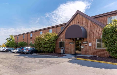 Extended Stay America Select Suites - St Louis - Westport - Craig Road Hotel in Maryland Heights