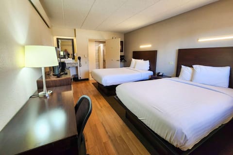 Travelodge by Wyndham Peoria Motel in Peoria