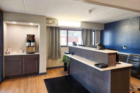 Travelodge by Wyndham Peoria Motel in Peoria
