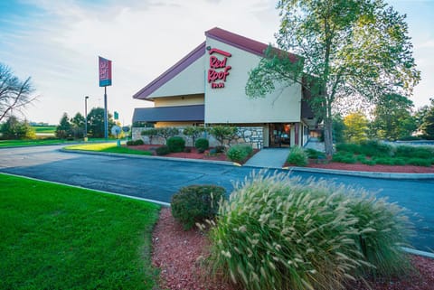 Red Roof Inn Indianapolis North - College Park Motel in Pike Township