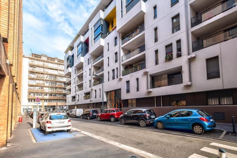 Property building, Street view