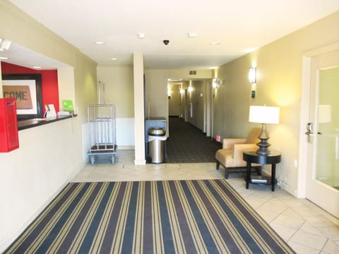 Extended Stay America Suites - Kansas City - Country Club Plaza Hotel in Kansas City