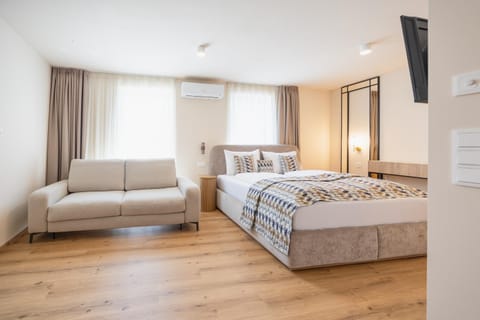 Bed, Living room, Photo of the whole room, Seating area, Bedroom