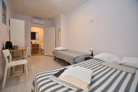 Hostal 7A Bed and Breakfast in Torrevieja